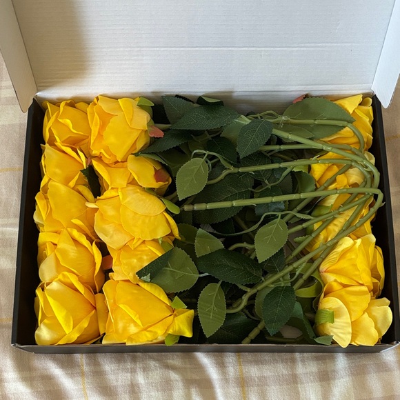 Cloudecor 15 Piece Silk Artificial Yellow Roses - Picture 9 of 10